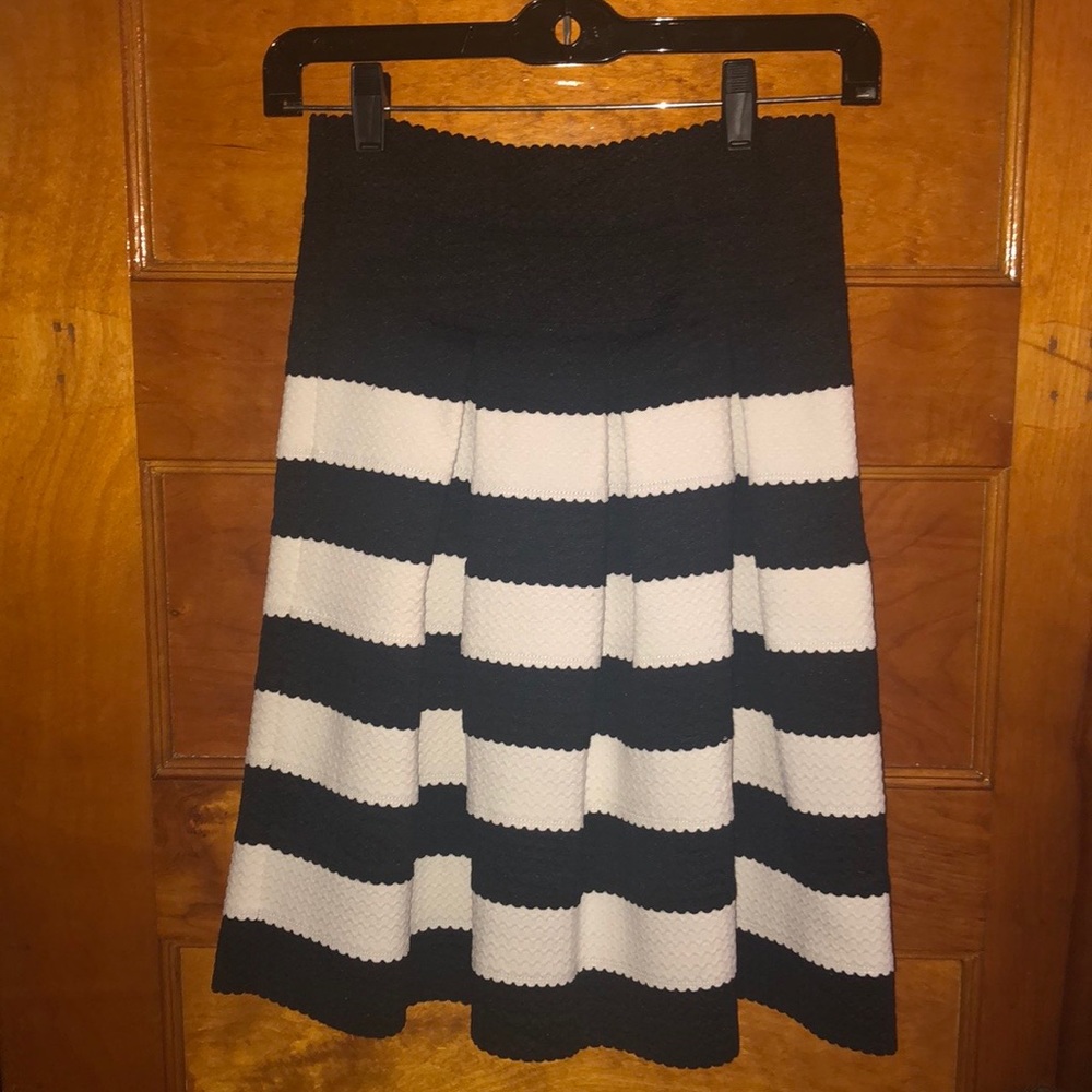 Ann Taylor Black and White Stripe Scallop Skirt